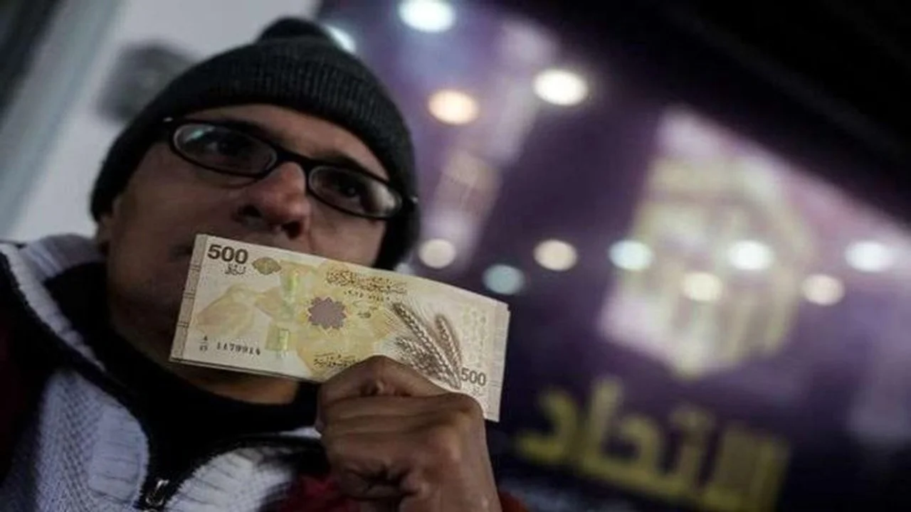 سعر الدولار في سوريا اليوم يثير التساؤلات حول قيمة الليرة